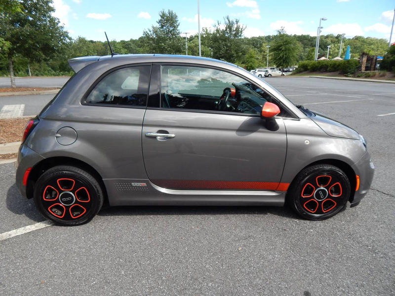 Illustration for article titled At $7,900, Would You Give This 2013 Fiat 500 an E for Effort?
